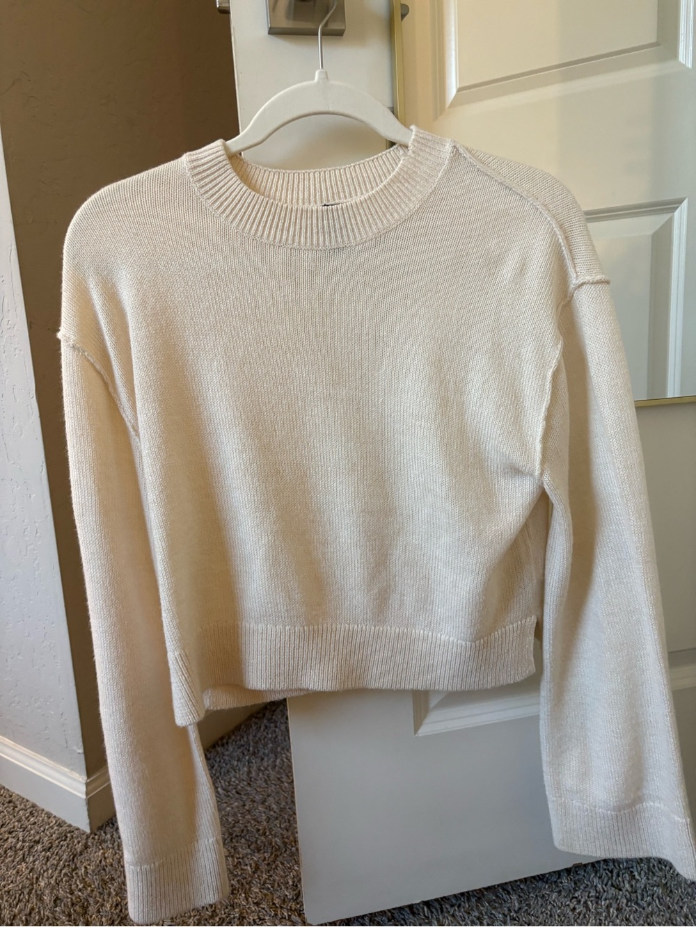 H&M Ivory Crewneck Cropped Sweater